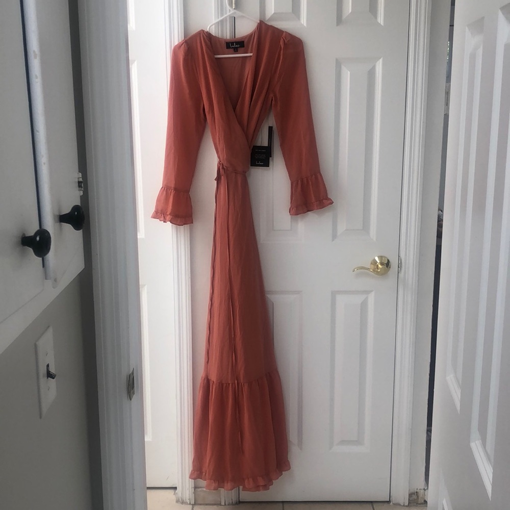 Gorgeous dusty rose Lulu’s never worn maxi dress.